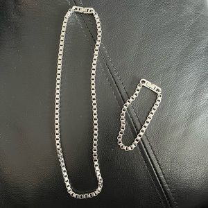 Necklace and bracelet set